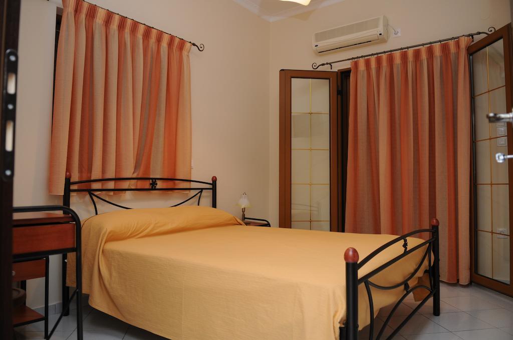 Sofia Apartment Гитио Стая снимка