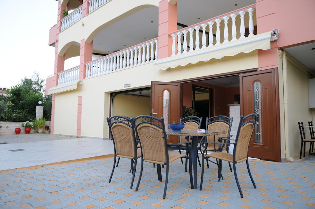 Sofia Apartment Гитио Стая снимка